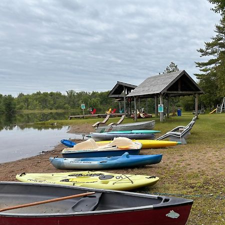 Lakefront Hideaway Resort Kawartha Lakes Exterior foto