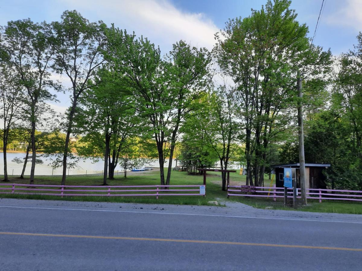 Lakefront Hideaway Resort Kawartha Lakes Exterior foto