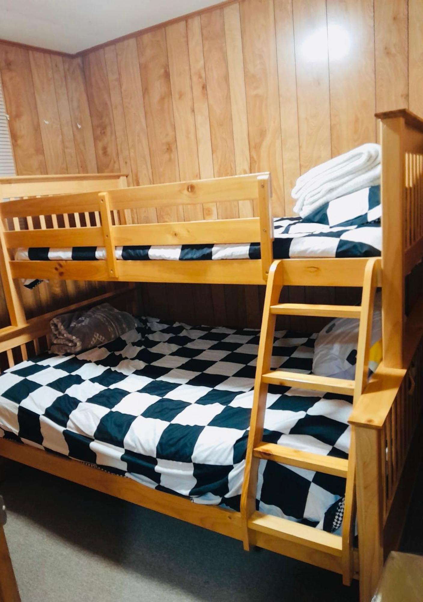 Lakefront Hideaway Resort Kawartha Lakes Exterior foto
